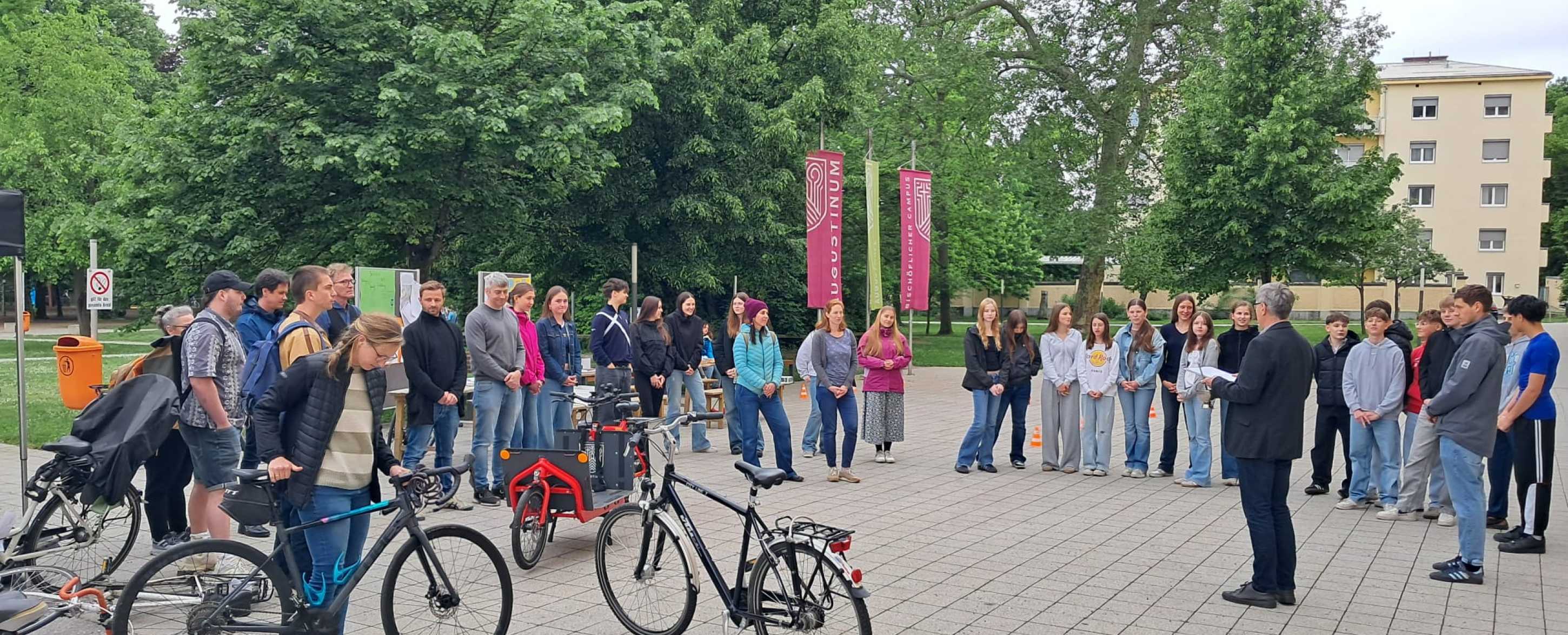 Fahrradsegnung - Gruppe