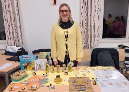 Studierende mit Lernmaterialien