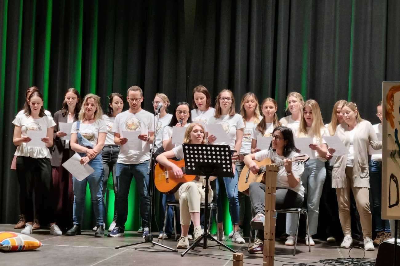 Musizierende angehende Elementarpädagog*innen